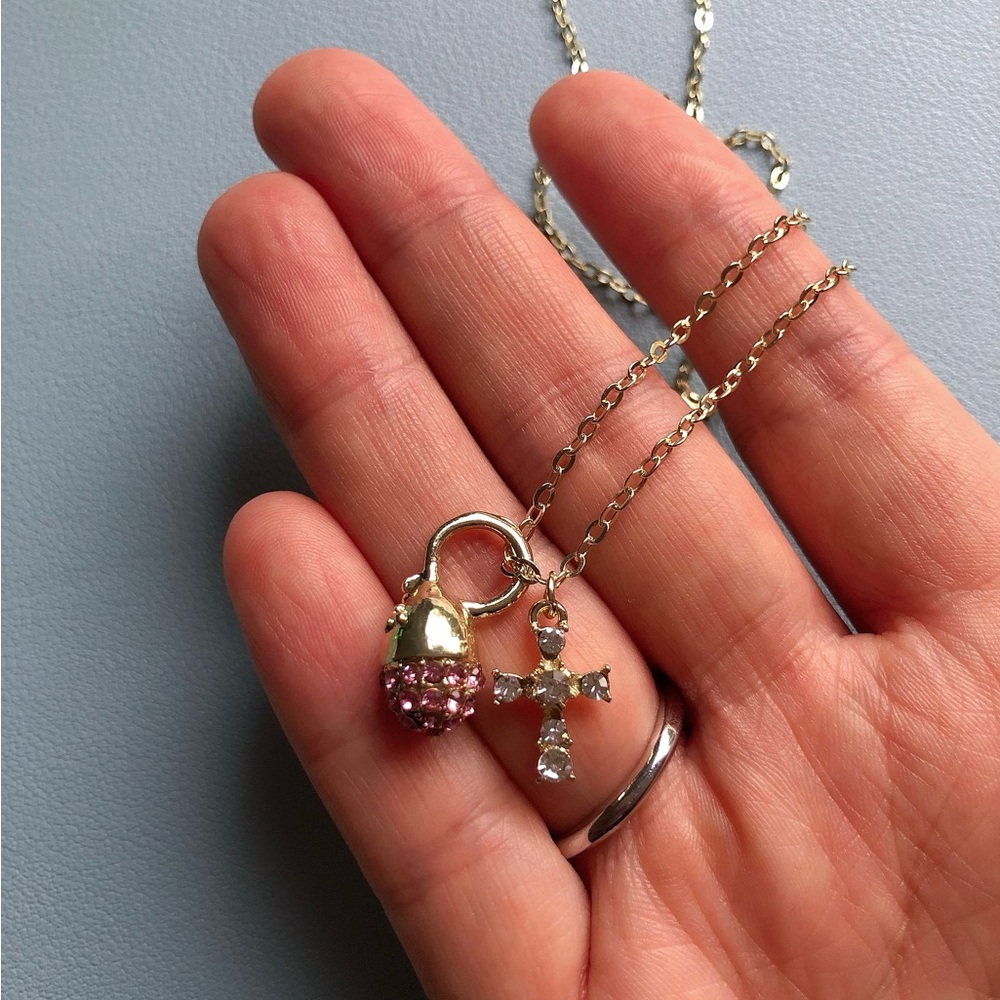 💕 Sweet and cute Pink Pine Cone and Cross Pendant necklace - Picture 3 of 7